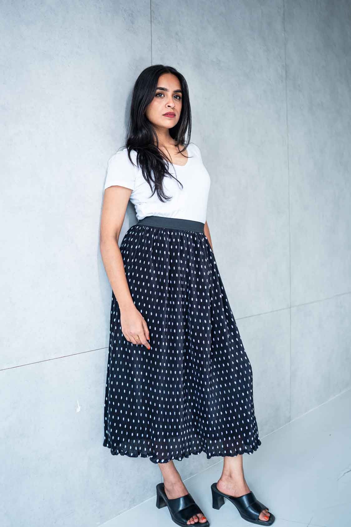 Black polka dot pleated midi outlet skirt