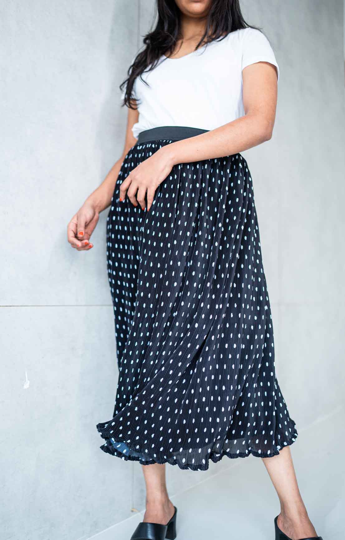 Black polka dots pleated skirt