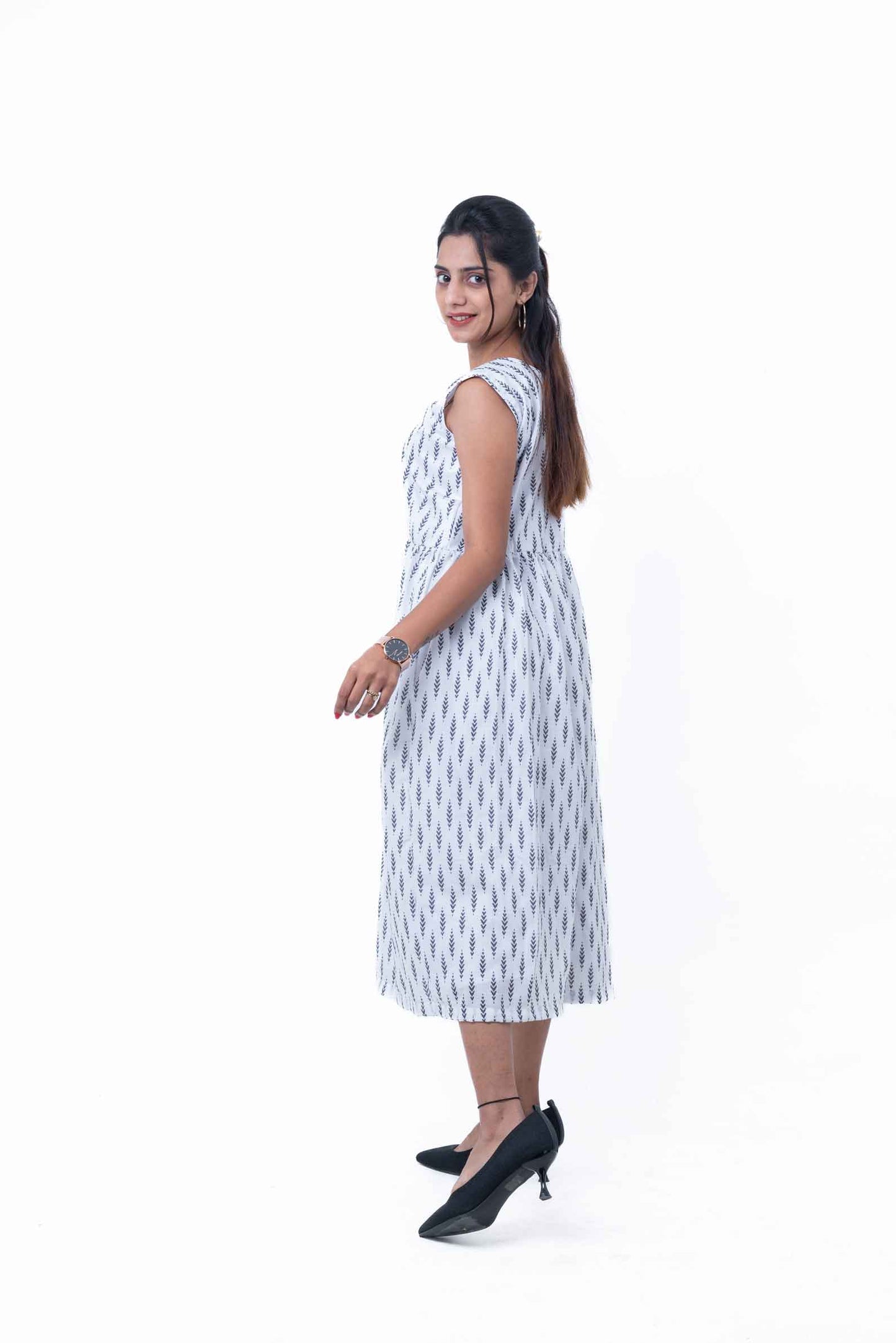 White and black arrow print dress